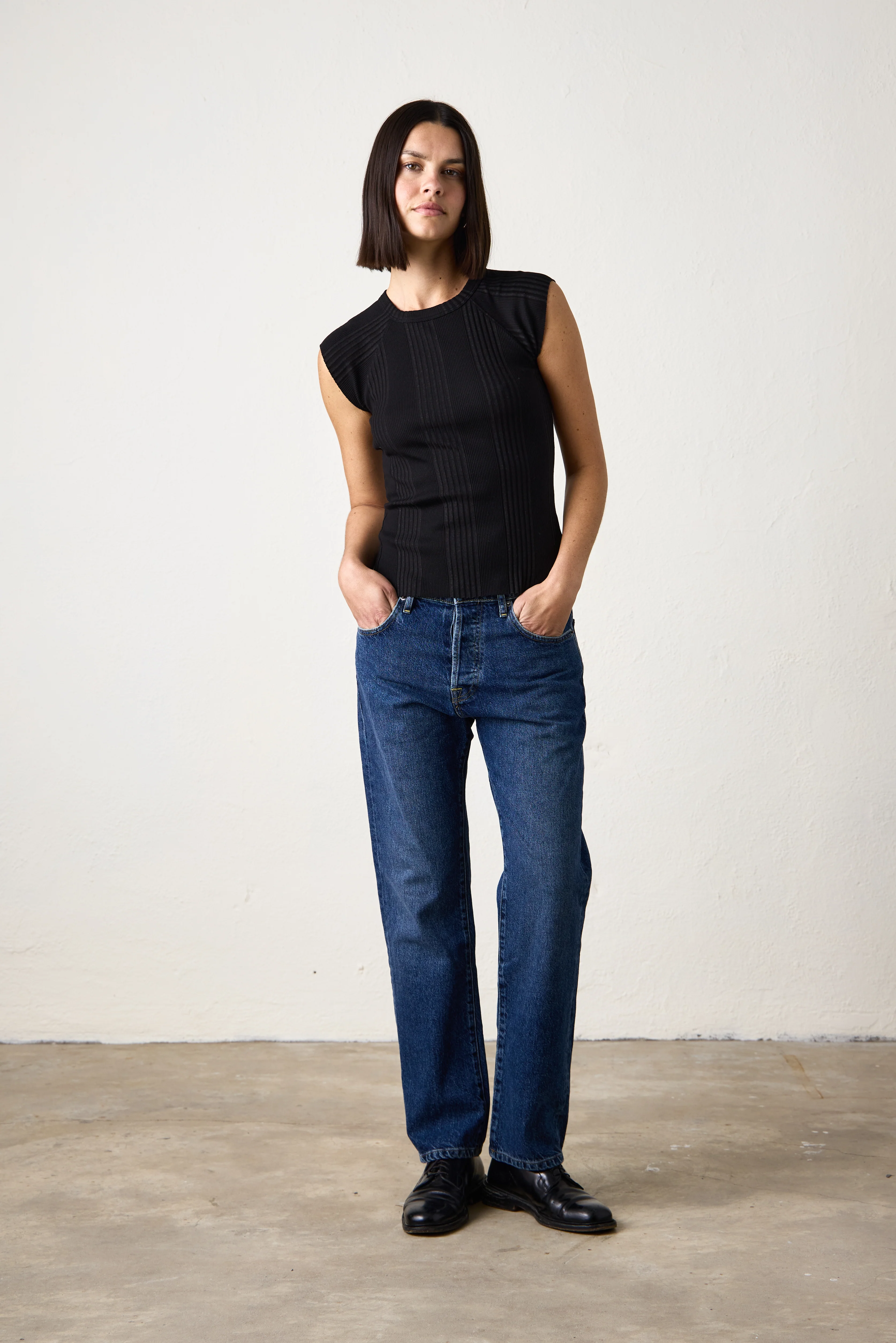 CHLOE FITTED VARIEGATED RIB TEE / BLACK - Renuaun