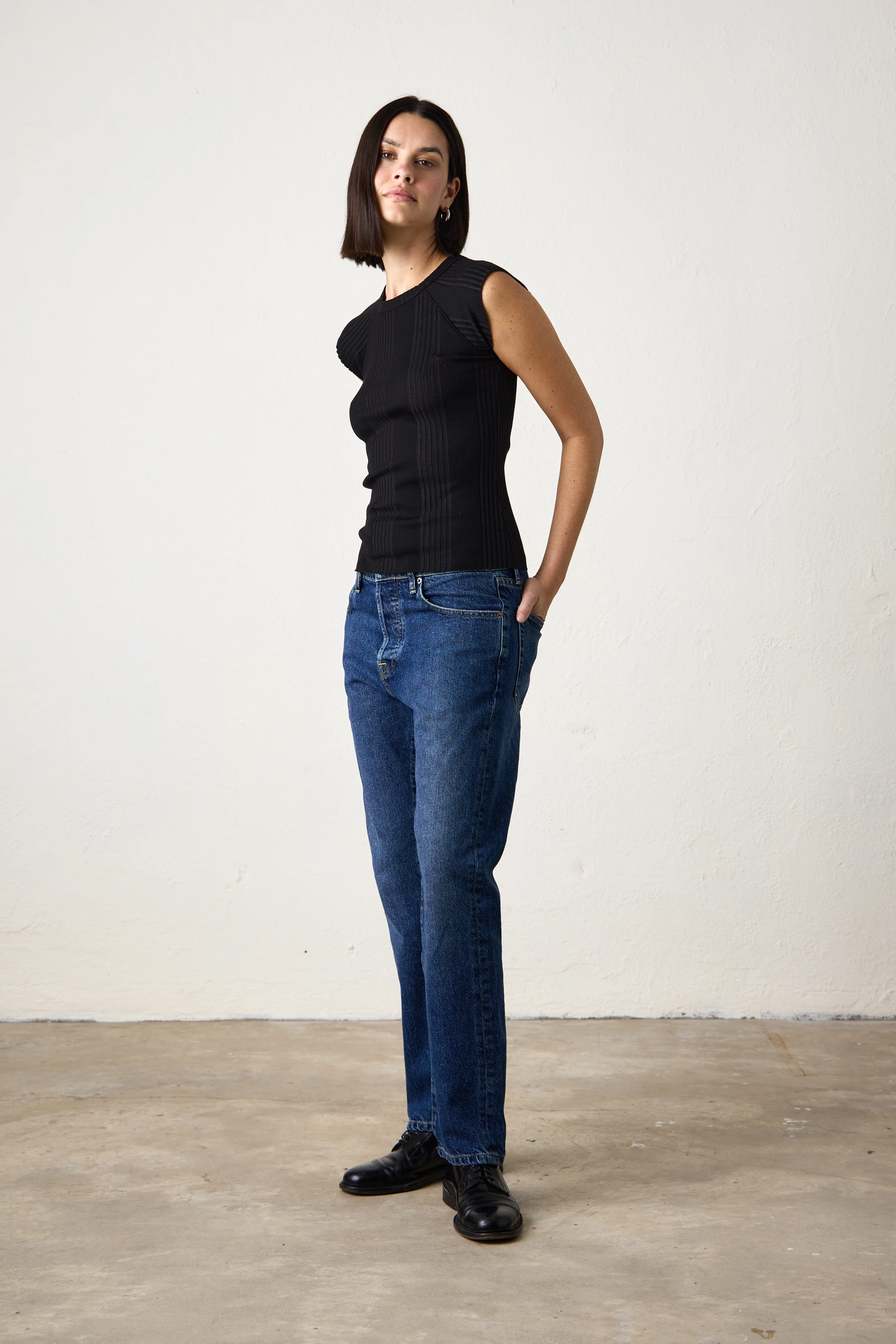 CHLOE FITTED VARIEGATED RIB TEE / BLACK - Renuaun