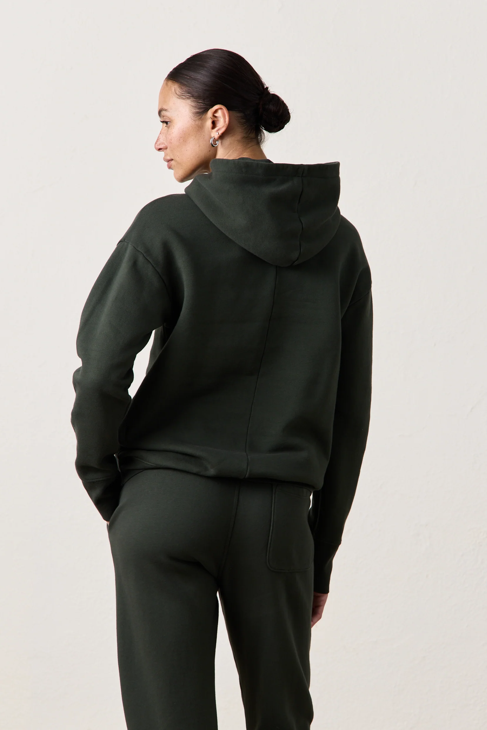 ELLIS RELAXED COZY FLEECE HOODY / DARK OLIVE - Renuaun