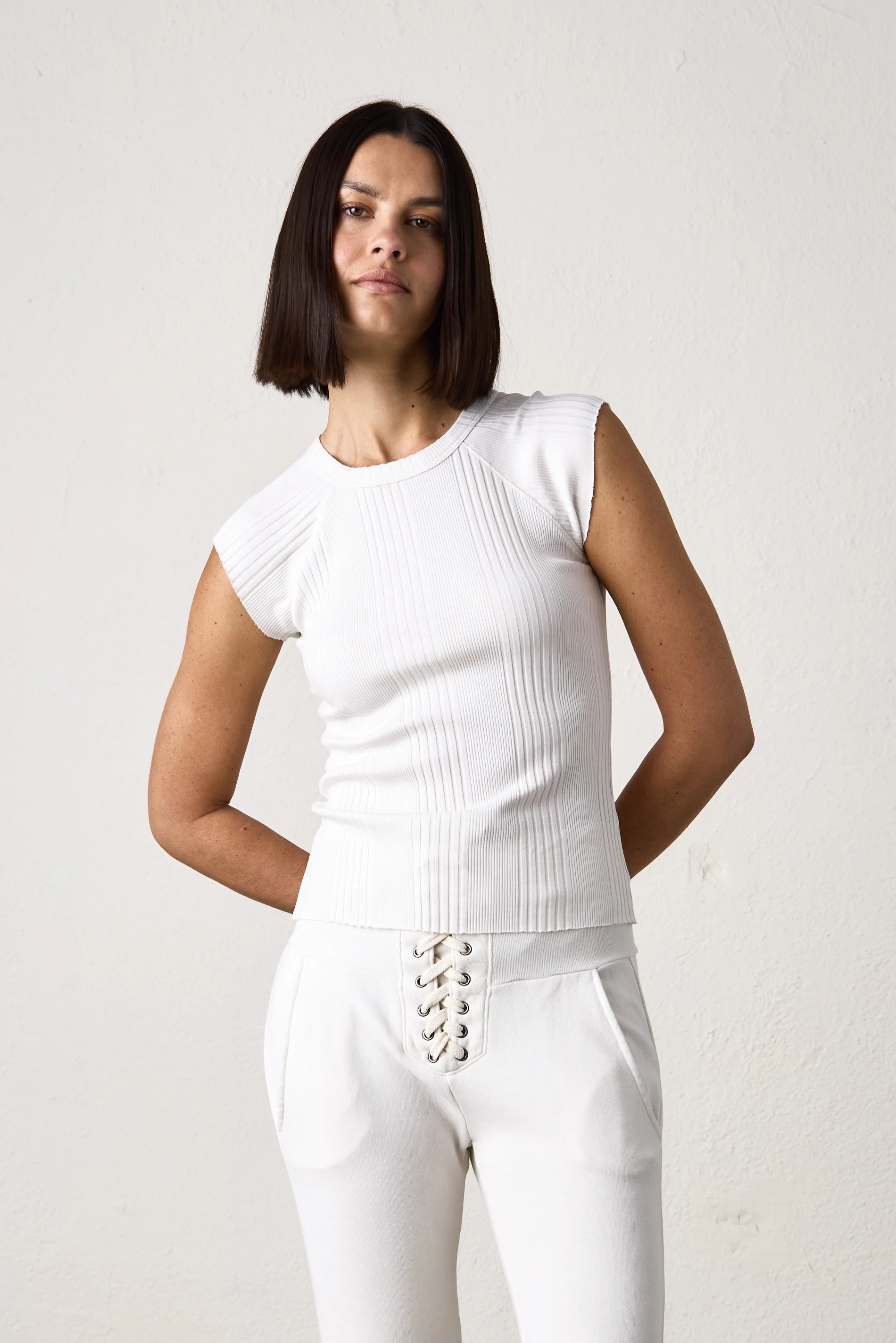 CHLOE FITTED VARIEGATED RIB TEE / SOFT WHITE - Renuaun
