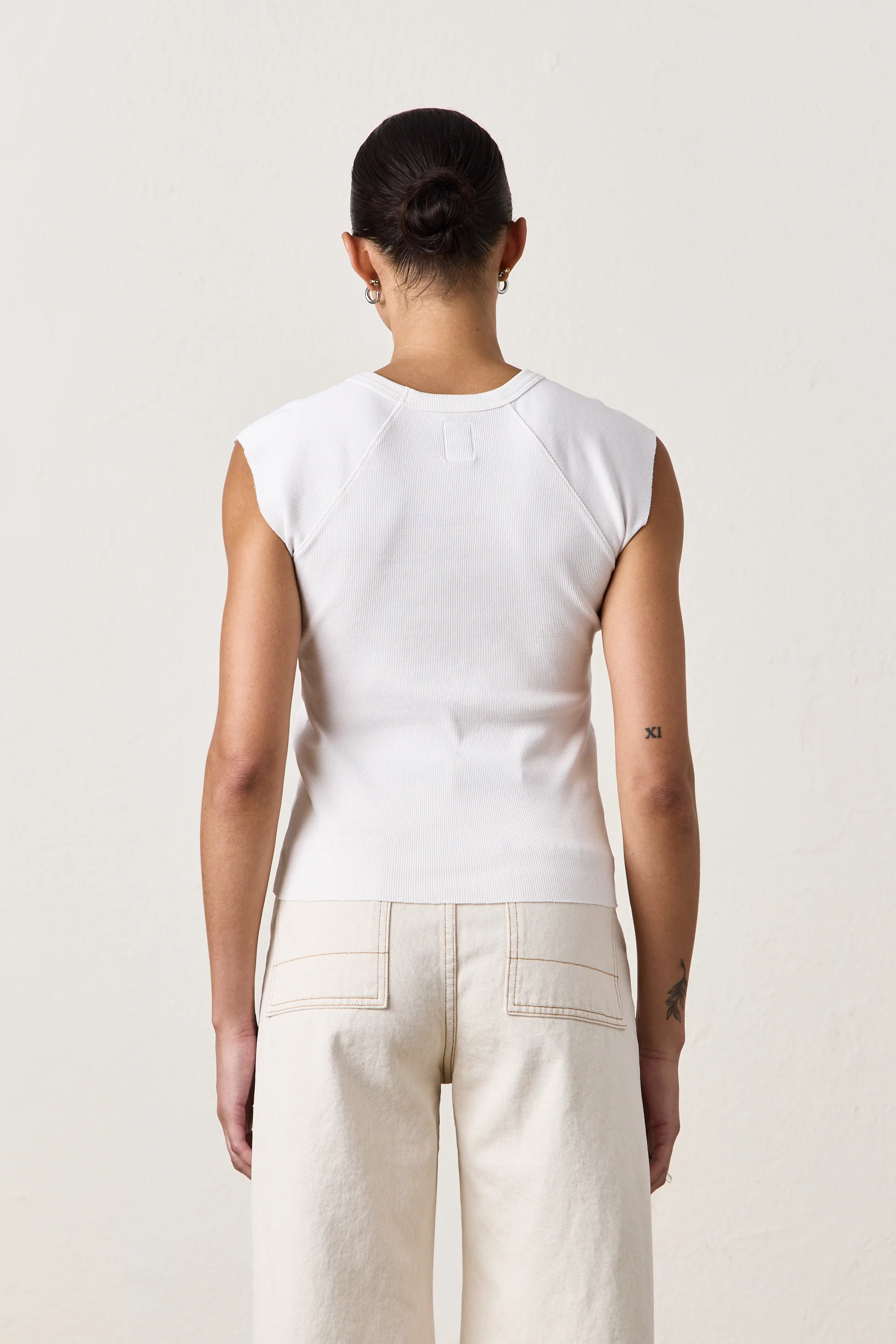 CHLOE FITTED RIB TEE / SOFT WHITE - Renuaun
