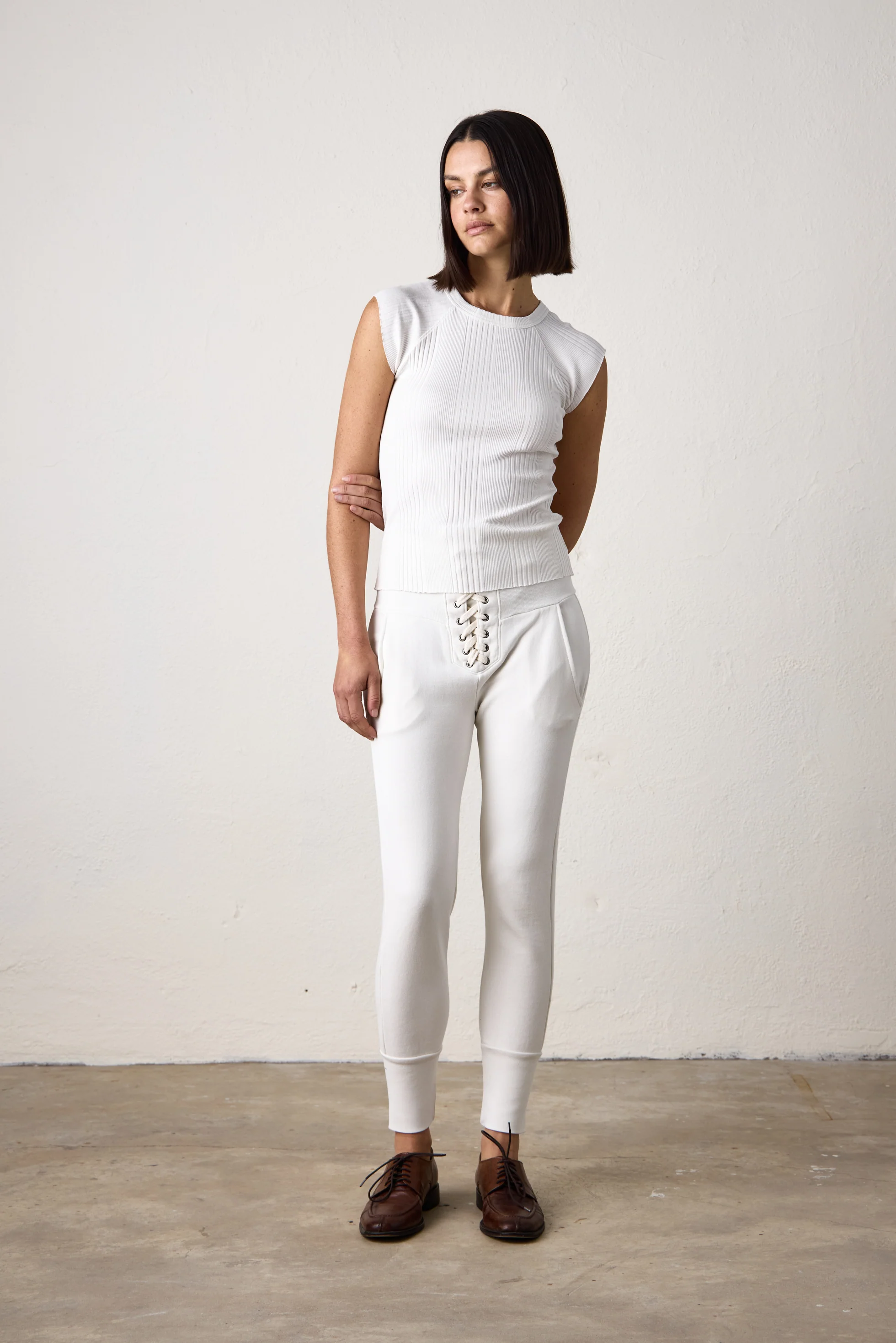 CHLOE FITTED VARIEGATED RIB TEE / SOFT WHITE - Renuaun