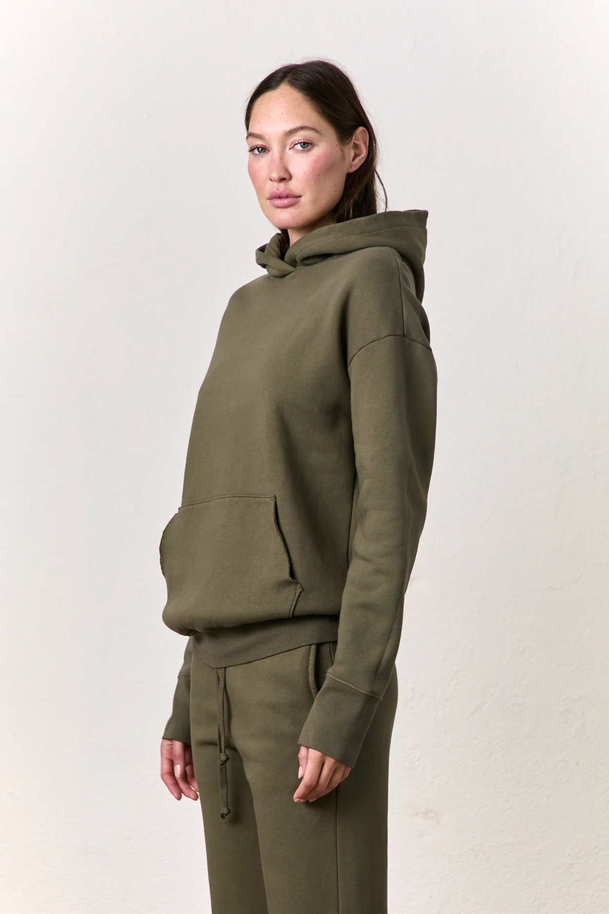 ELLIS RELAXED COZY FLEECE HOODY / OLIVE - Renuaun