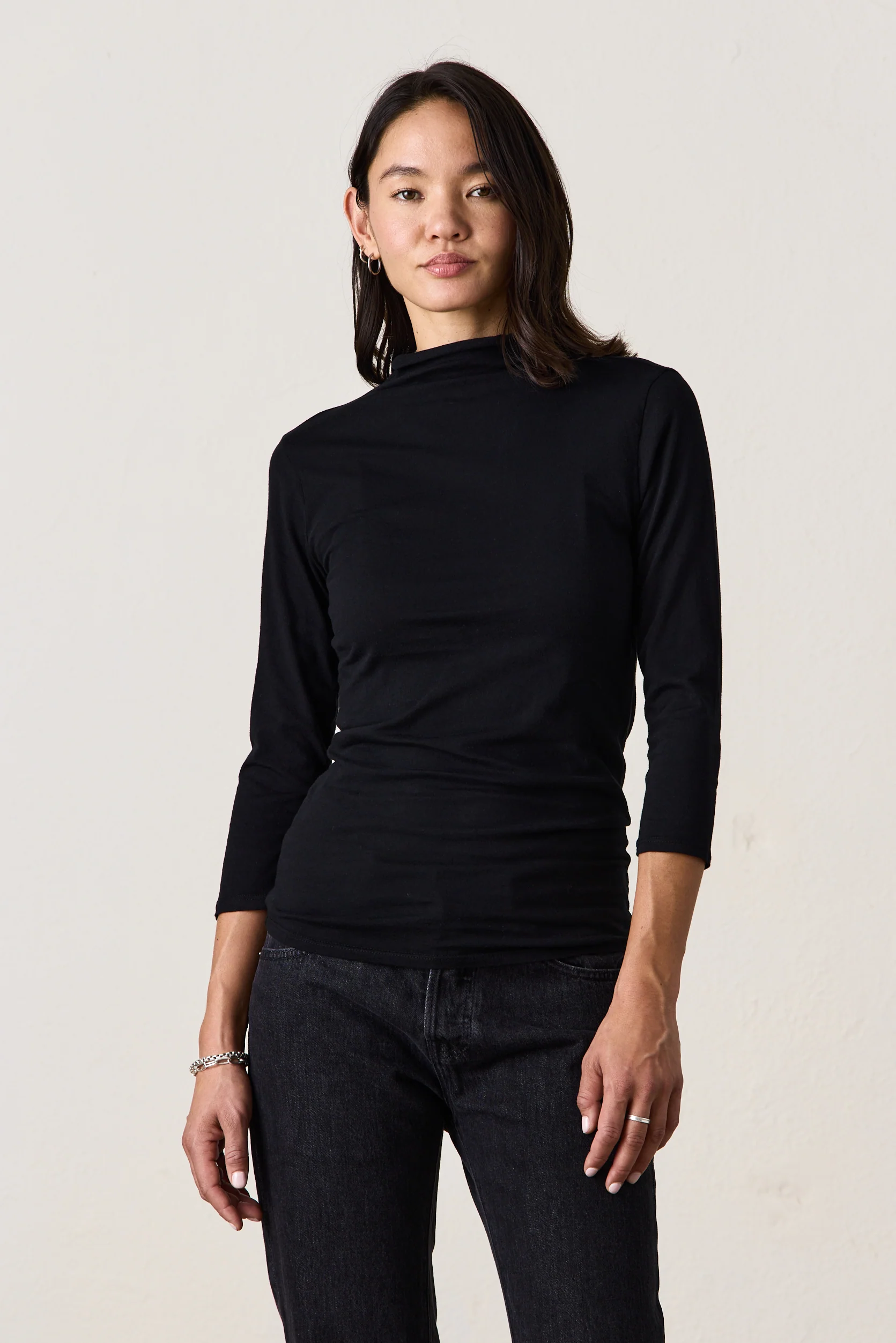 PETRA MOCK NECK TEE / BLACK - Renuaun