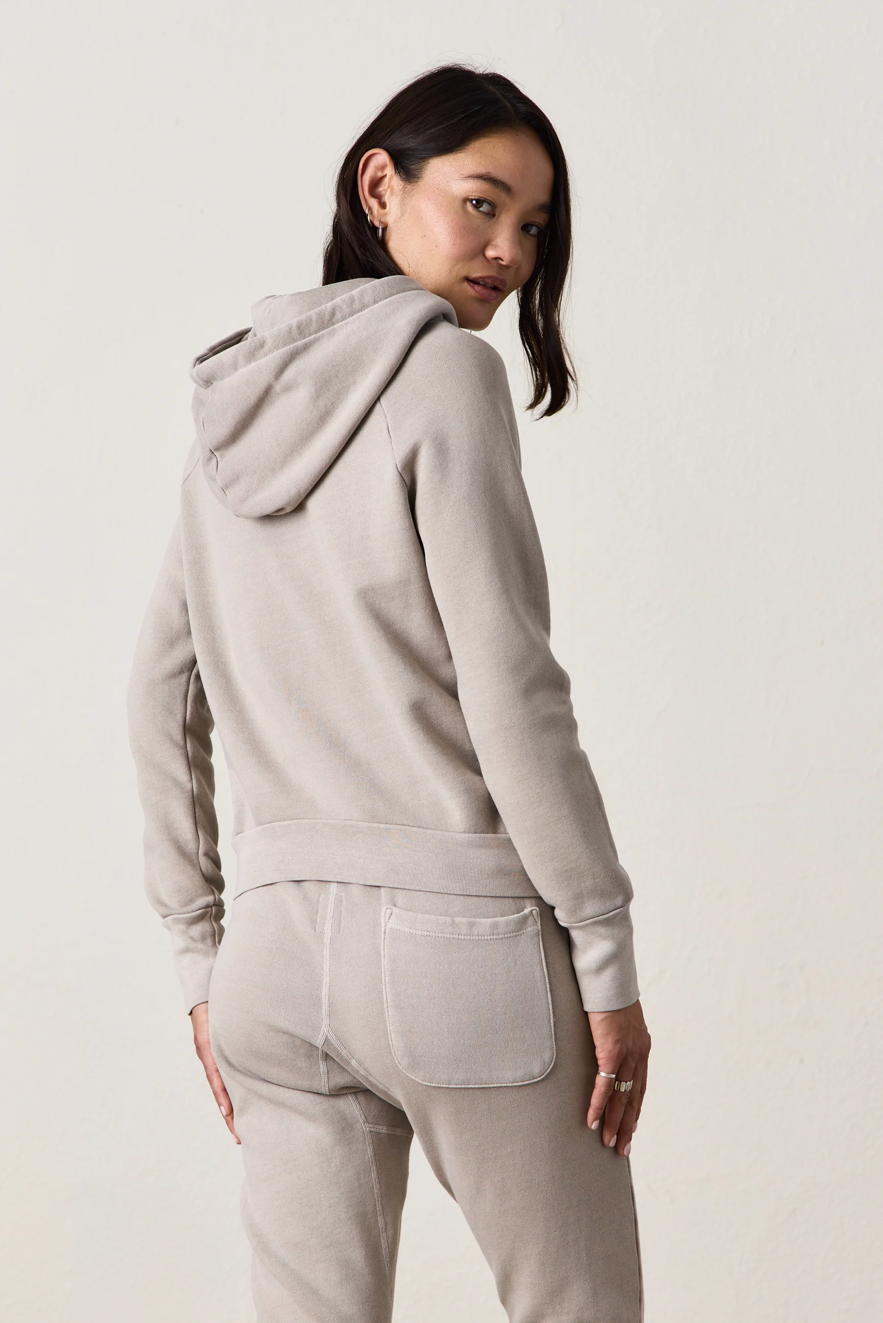LISSE FITTED LOOP TERRY HOODY / BEACHWOOD - Renuaun