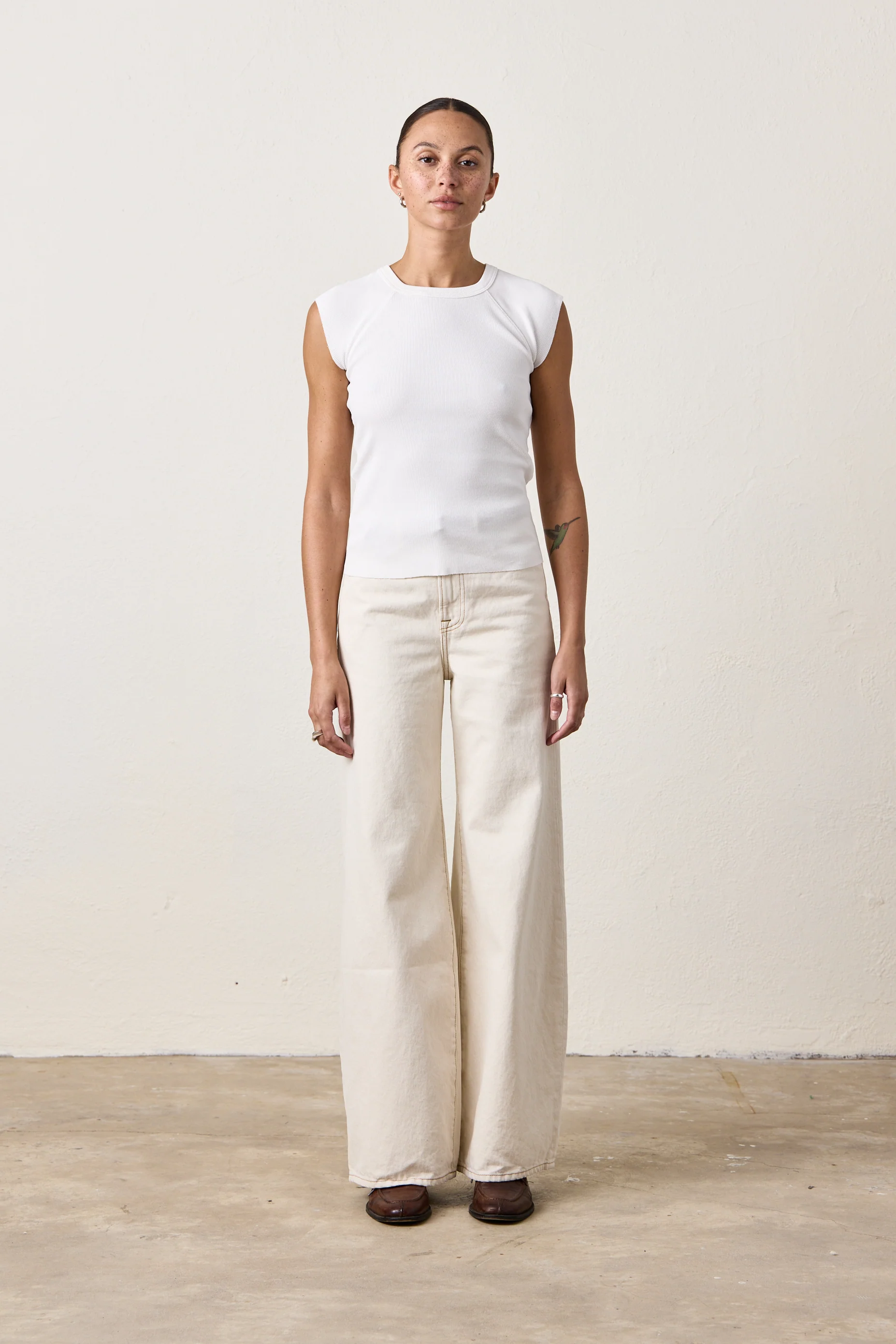 CHLOE FITTED RIB TEE / SOFT WHITE - Renuaun
