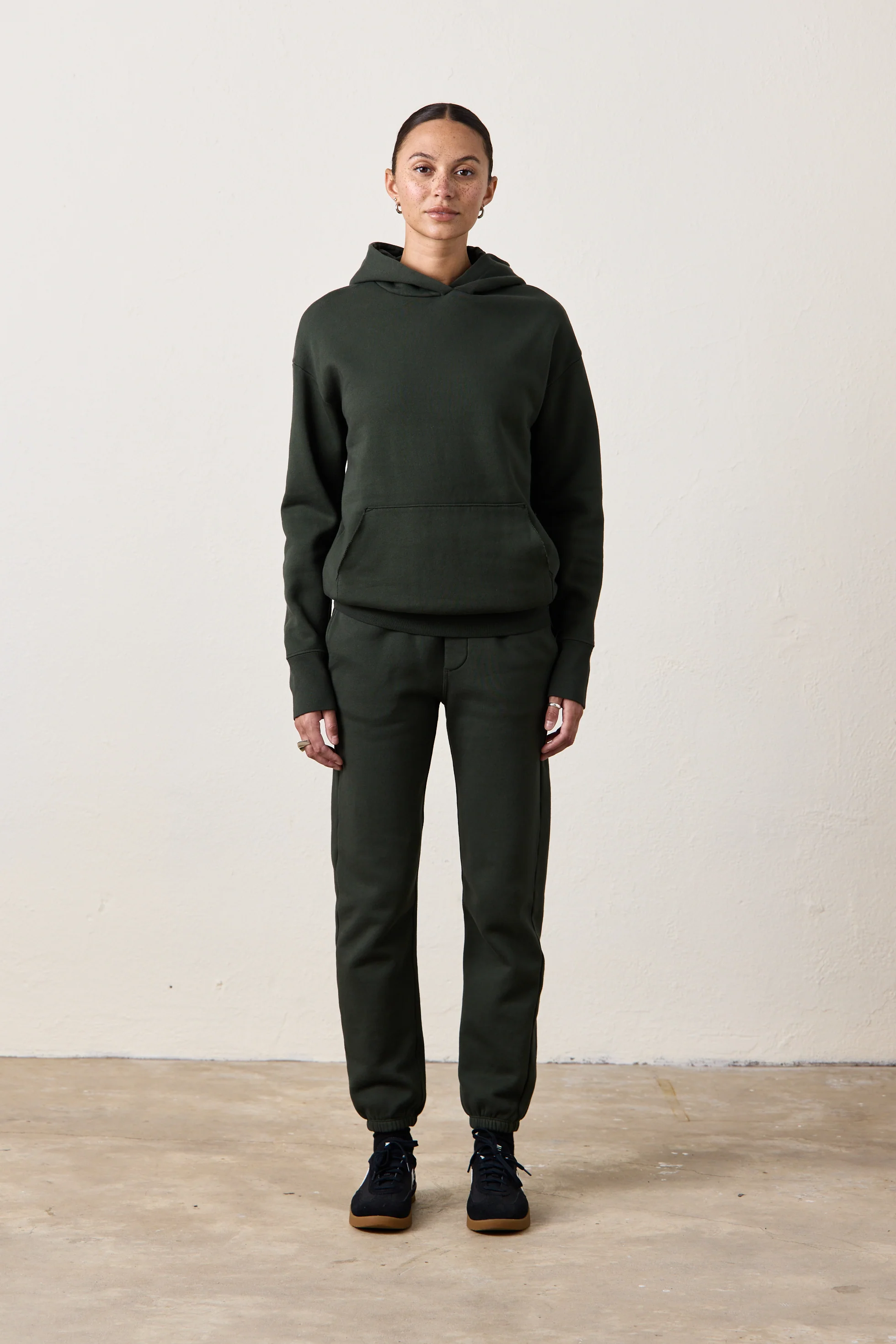 ELLIS RELAXED COZY FLEECE HOODY / DARK OLIVE - Renuaun