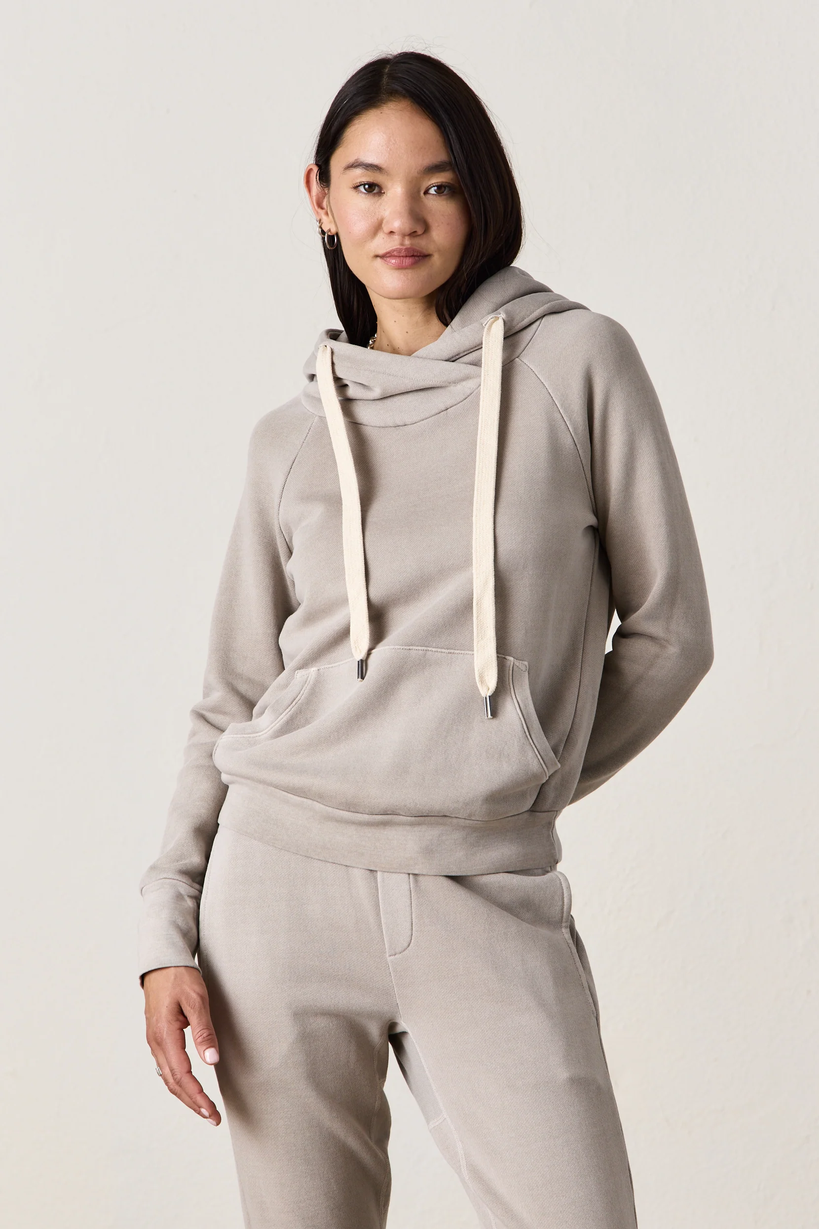 LISSE FITTED LOOP TERRY HOODY / BEACHWOOD - Renuaun