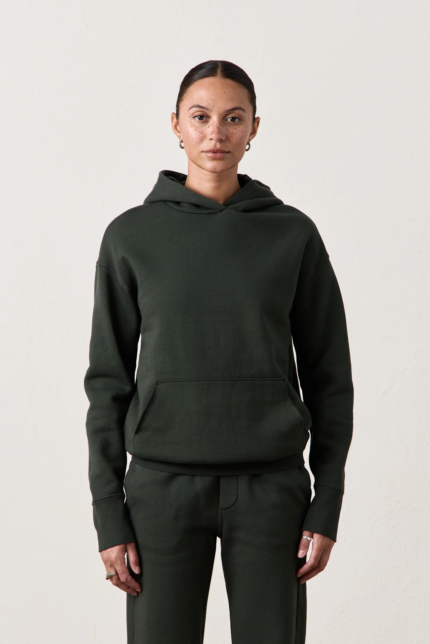 ELLIS RELAXED COZY FLEECE HOODY / DARK OLIVE - Renuaun