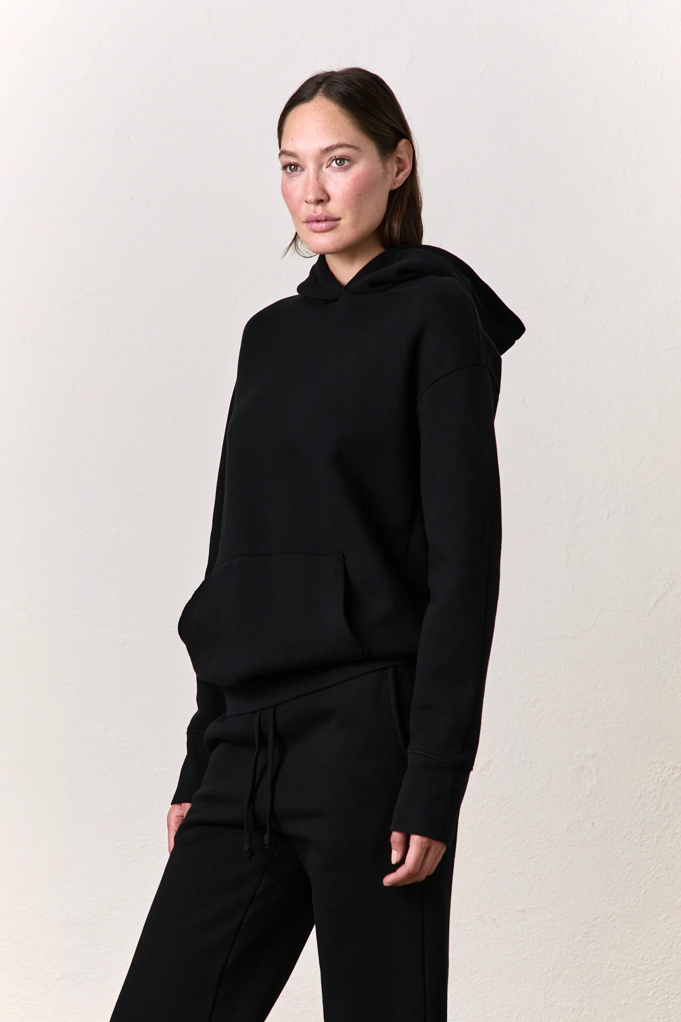 ELLIS RELAXED COZY FLEECE HOODY / BLACK - Renuaun