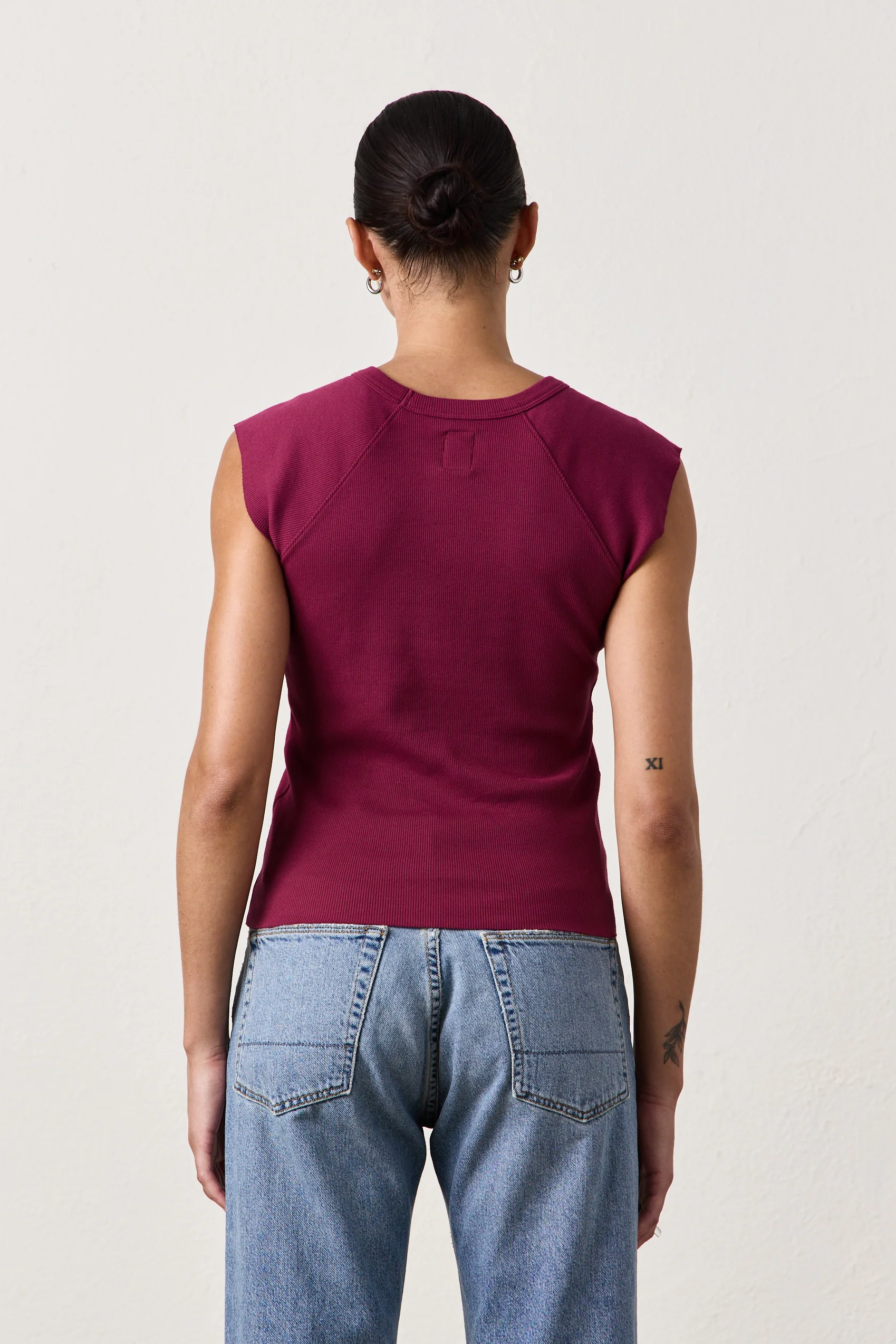 CHLOE FITTED RIB TEE / DARK CHERRY - Renuaun