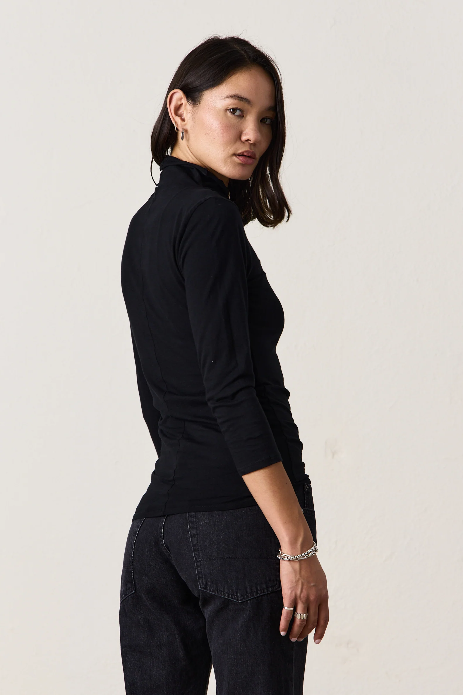 PETRA MOCK NECK TEE / BLACK - Renuaun