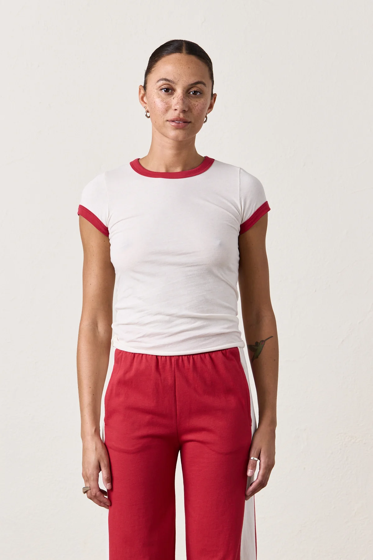 BODHI FINE JERSEY RINGER BABY TEE / IVORY/RED - Renuaun