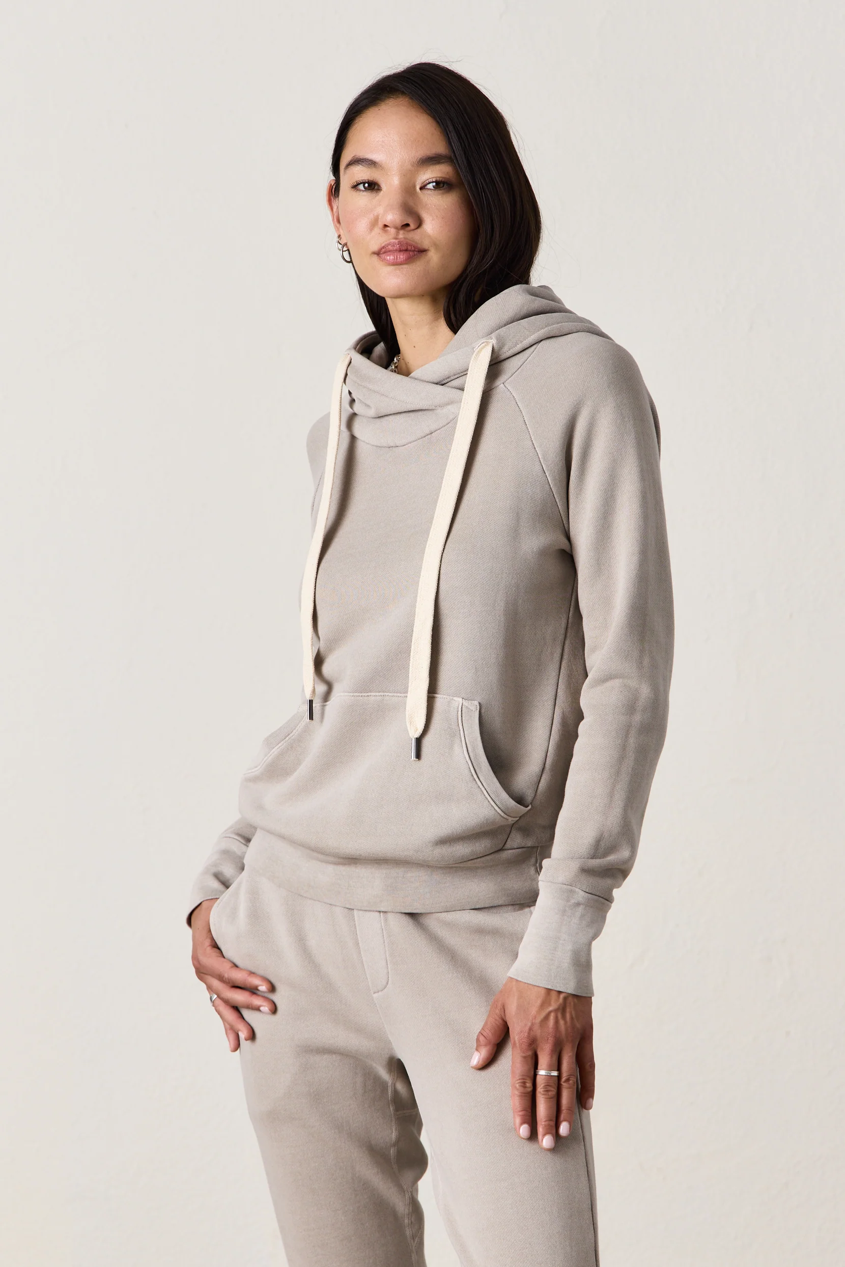 LISSE FITTED LOOP TERRY HOODY / BEACHWOOD - Renuaun