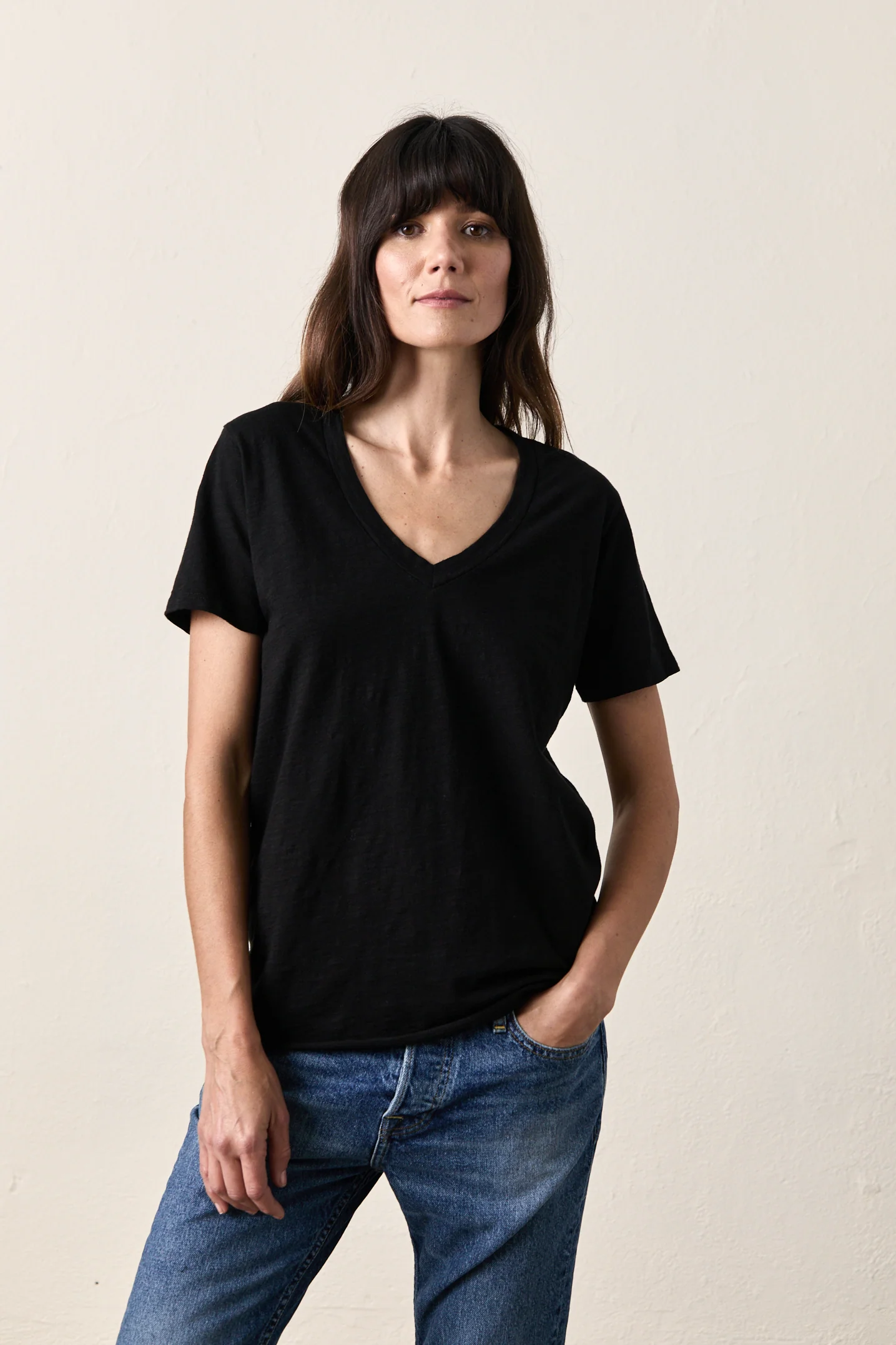 CORA RELAXED SLUB JERSEY V-NECK TEE / BLACK - Renuaun