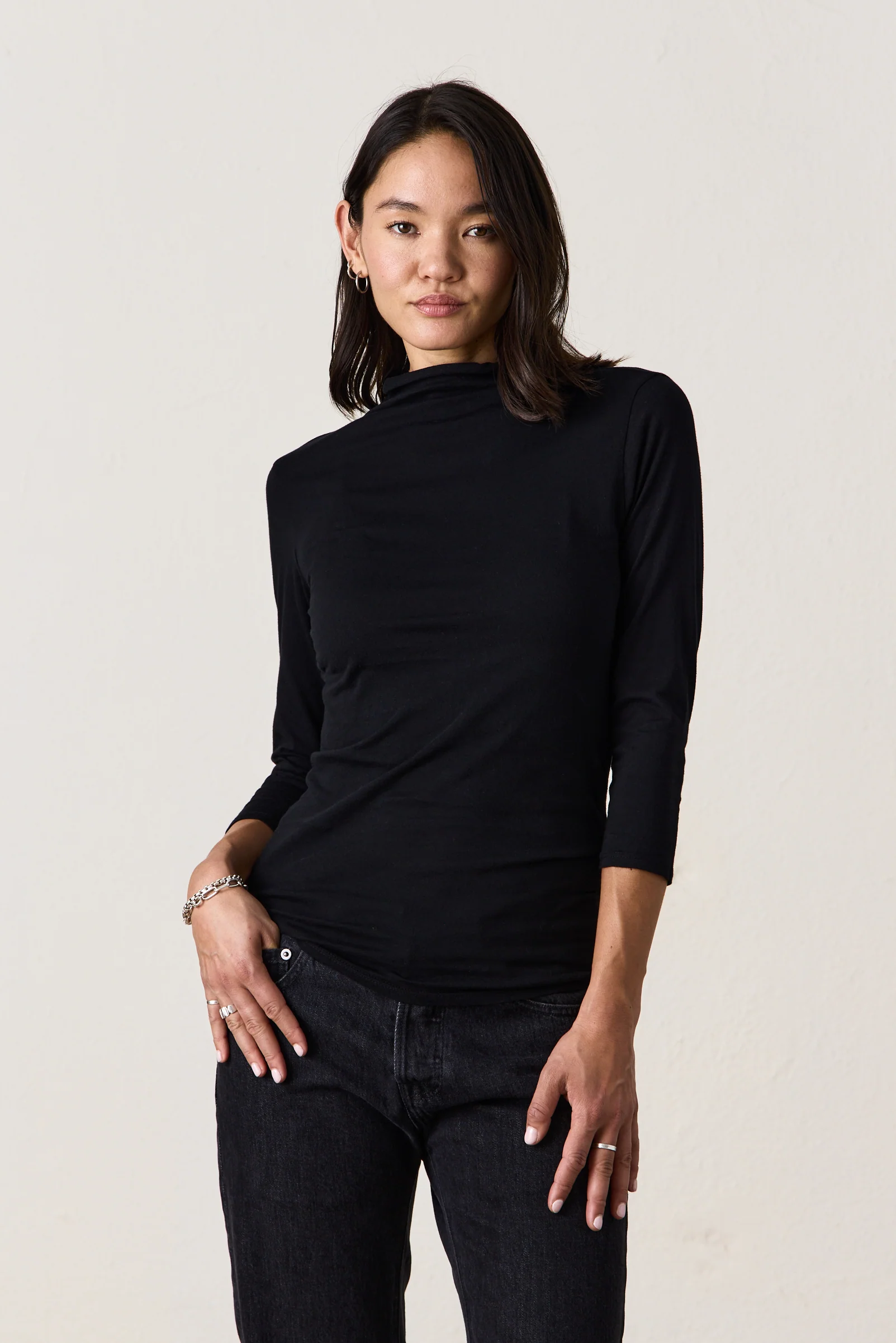 PETRA MOCK NECK TEE / BLACK - Renuaun