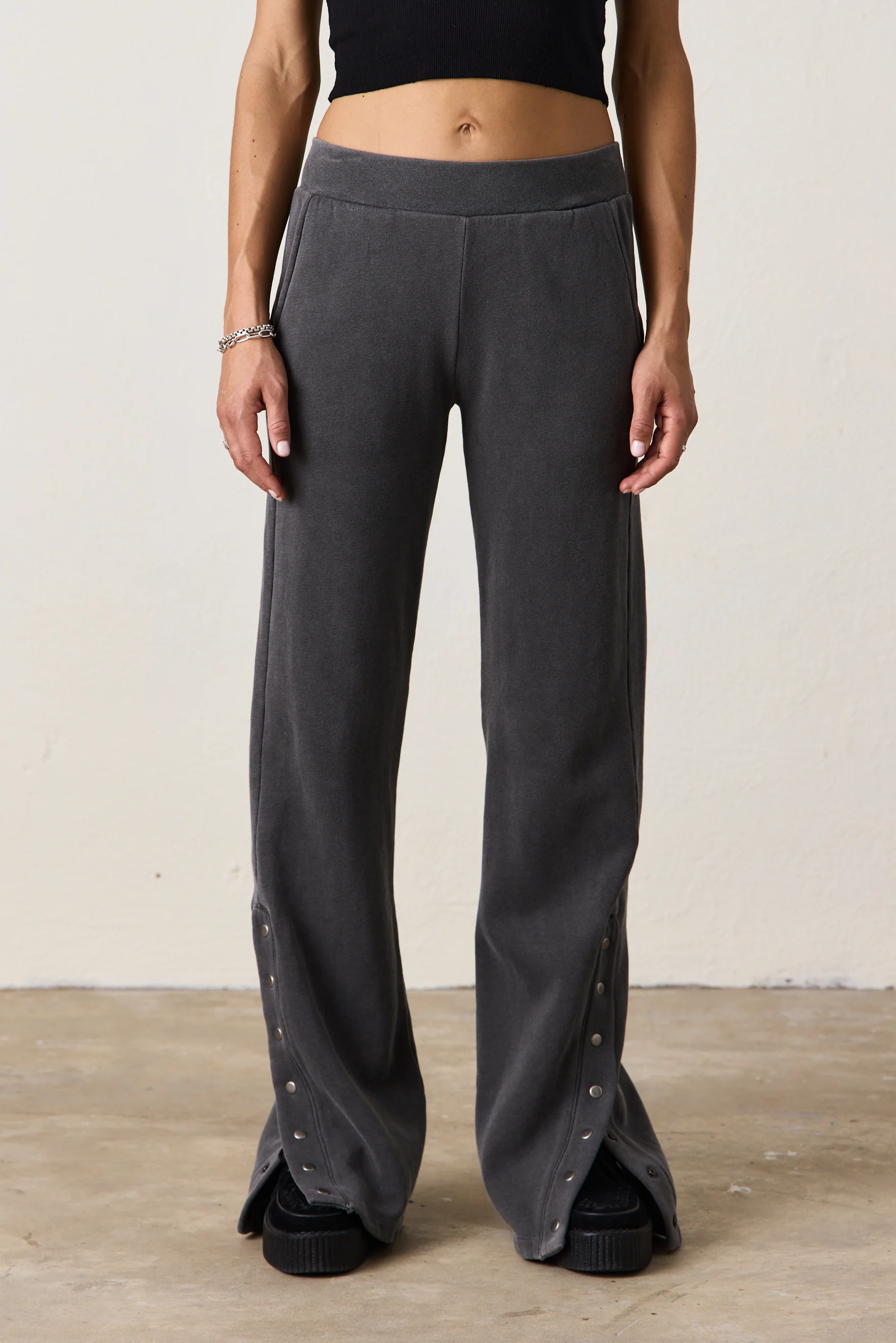 RAMONA COZY FLEECE WARMUP SWEATPANT / FADED BLACK - Renuaun