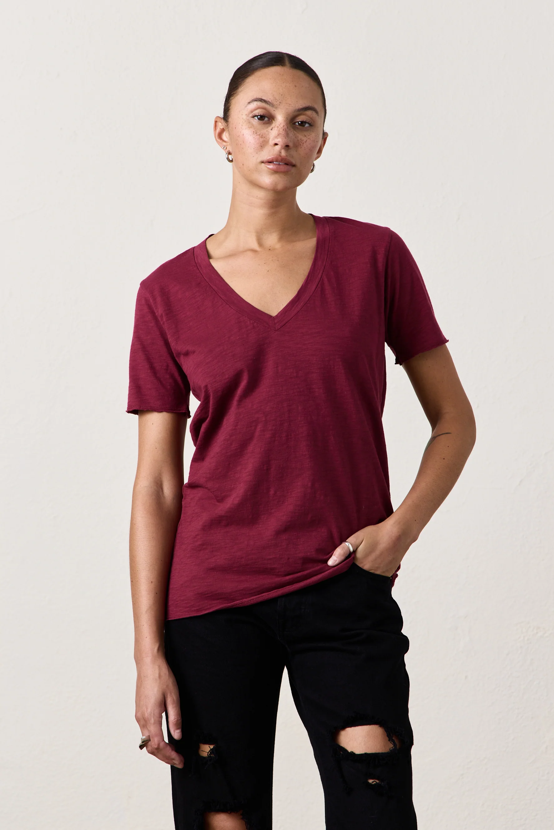 CORA RELAXED SLUB JERSEY V-NECK TEE / DARK CHERRY - Renuaun