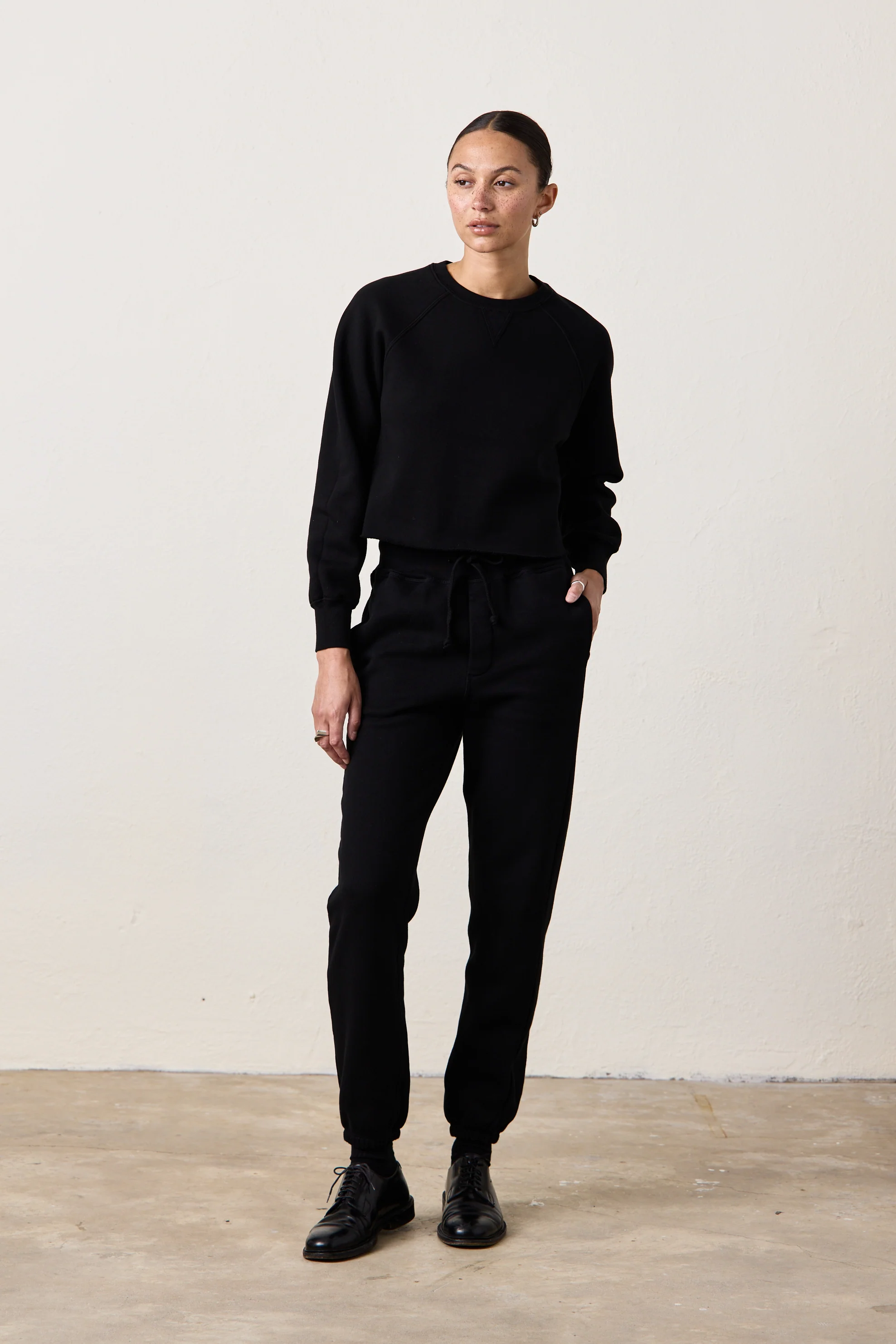 MARCO CROP COZY FLEECE SWEATSHIRT / BLACK - Renuaun