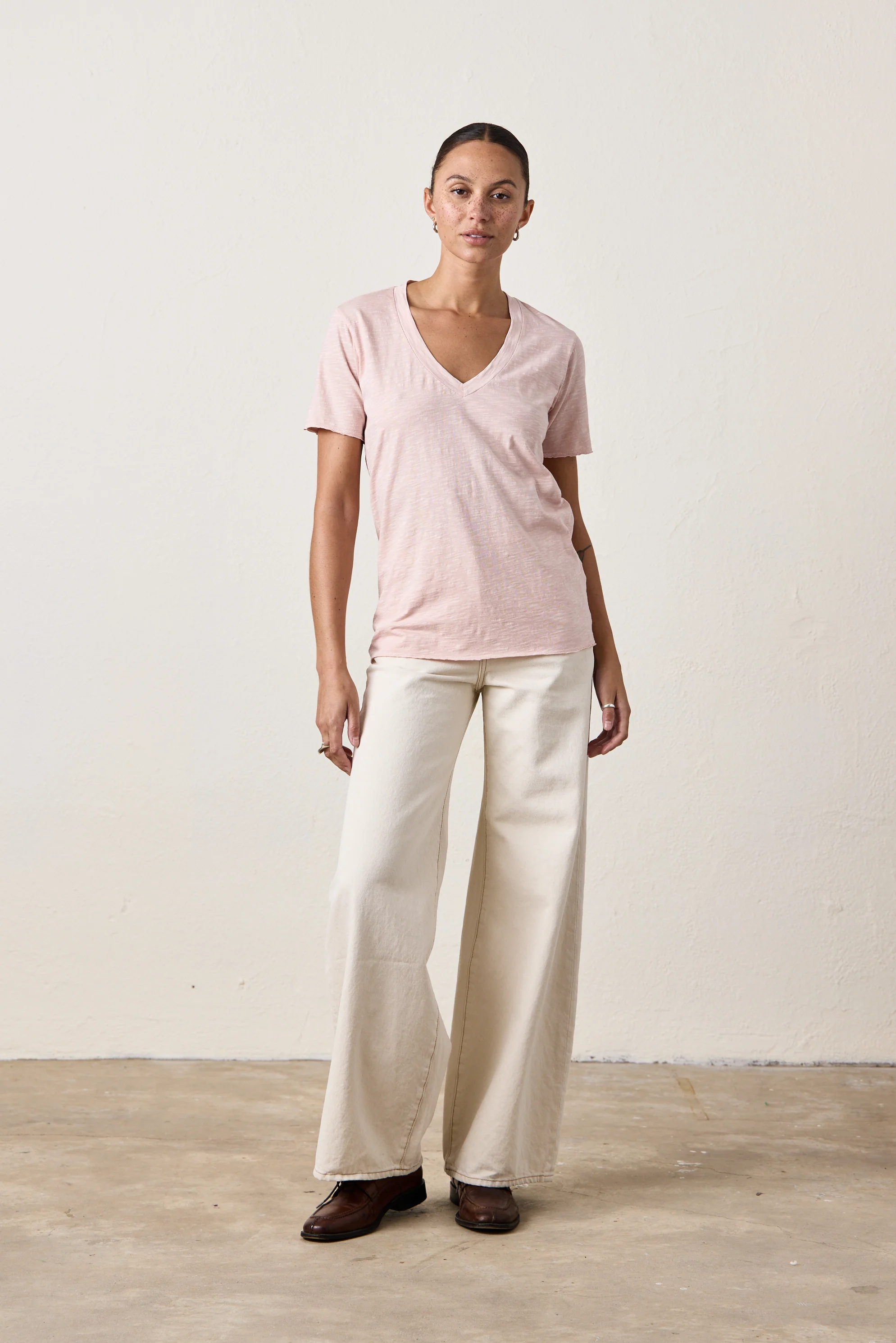 CORA RELAXED SLUB JERSEY V-NECK TEE / ROSY - Renuaun
