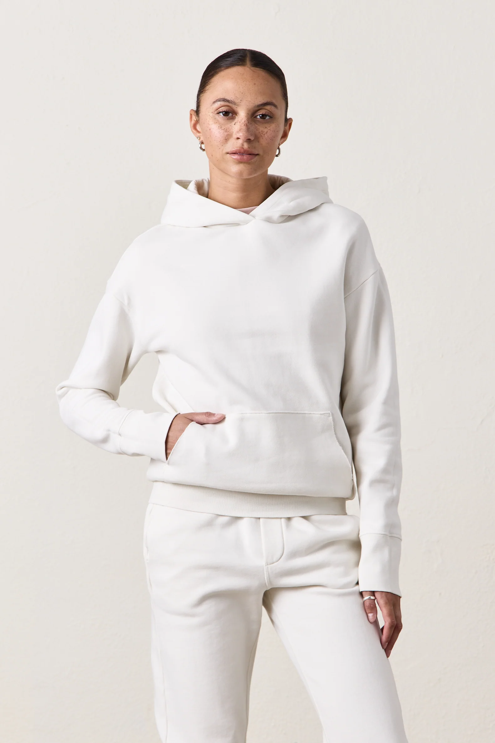 ELLIS RELAXED COZY FLEECE HOODY / SOFT WHITE - Renuaun