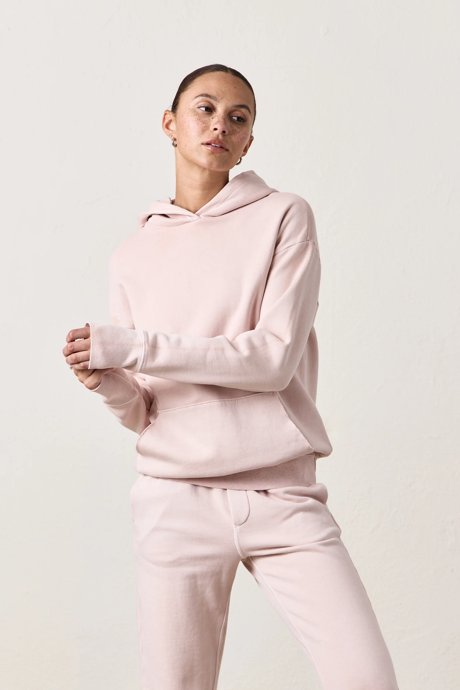 ELLIS RELAXED COZY FLEECE HOODY / ROSY - Renuaun