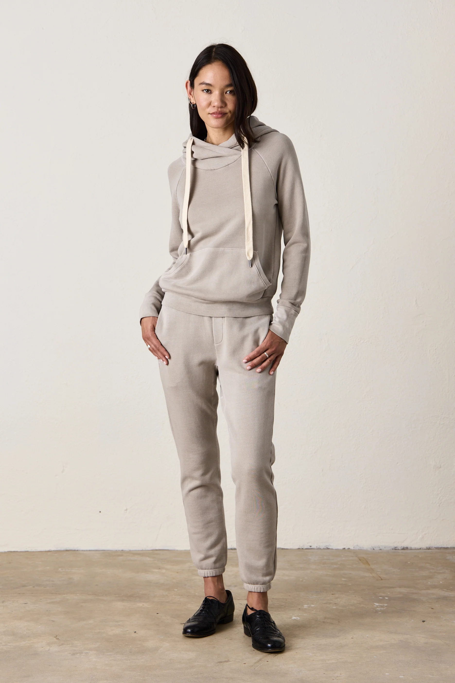 LISSE FITTED LOOP TERRY HOODY / BEACHWOOD - Renuaun