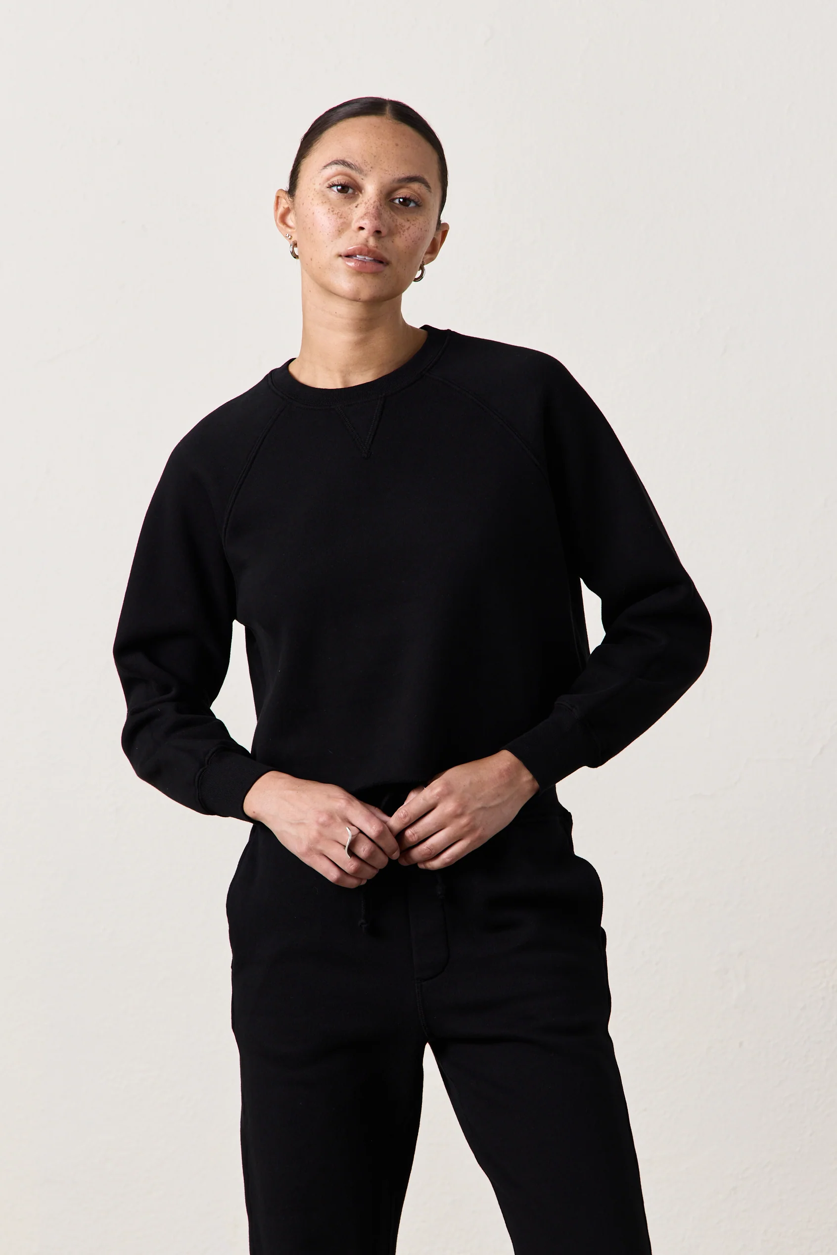 MARCO CROP COZY FLEECE SWEATSHIRT / BLACK - Renuaun